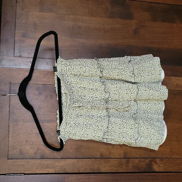 Shirt and skirt - Picture 2 of 3